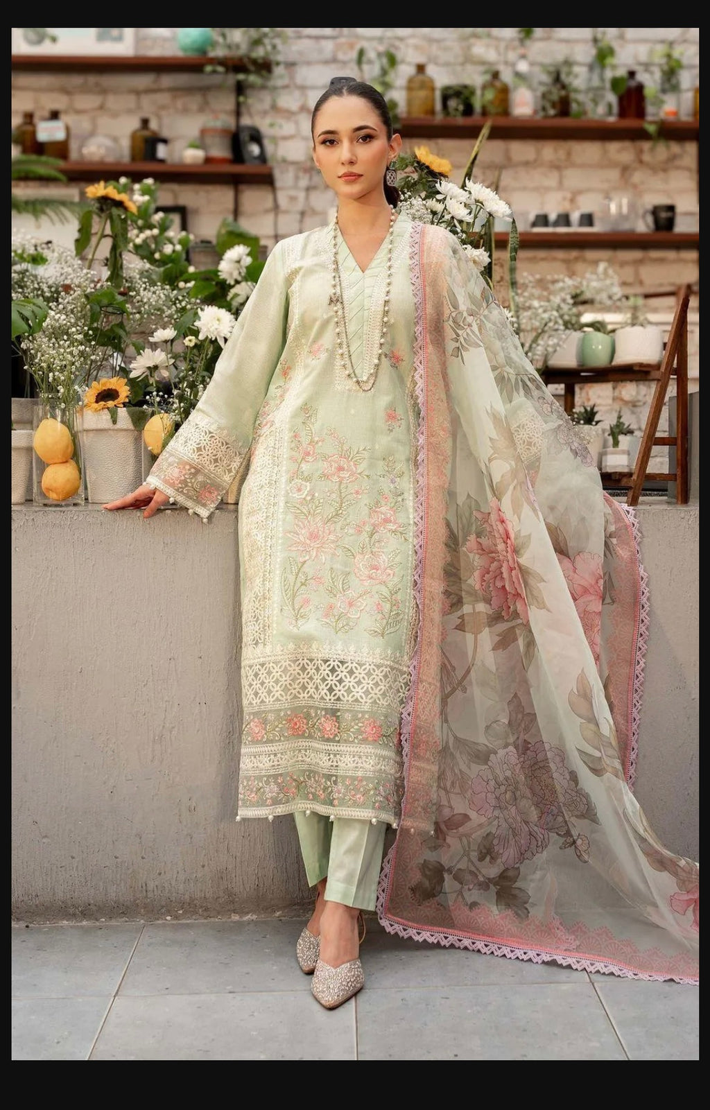 Green Embriodered Lawn 3 Pcs Women Suit