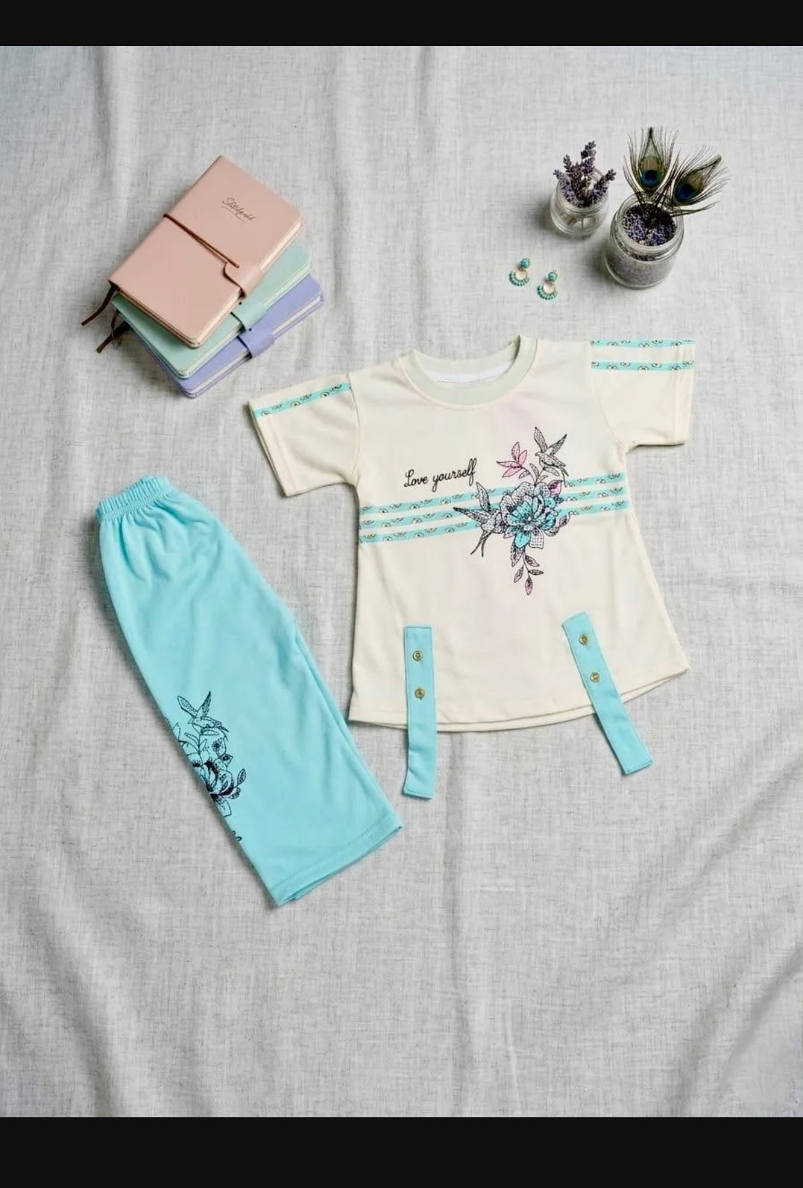 2 Pcs Girl's Chaina Stuff Printed Random Color Set